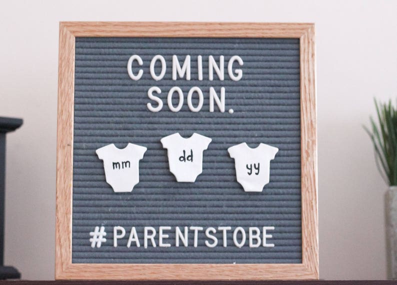Custom PREGNANCY ANNOUNCEMENT letter board ornaments/ Onesies | Etsy