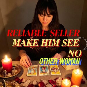 Può includere: Tre carte dei tarocchi disposte su un tavolo con candele rosse, cristalli trasparenti e petali di rosa rossi. Il testo RELIABLE SELLER MAKE HIM SEE NO OTHER WOMAN è sovrapposto. Le carte presentano figure illustrate in stile tradizionale.