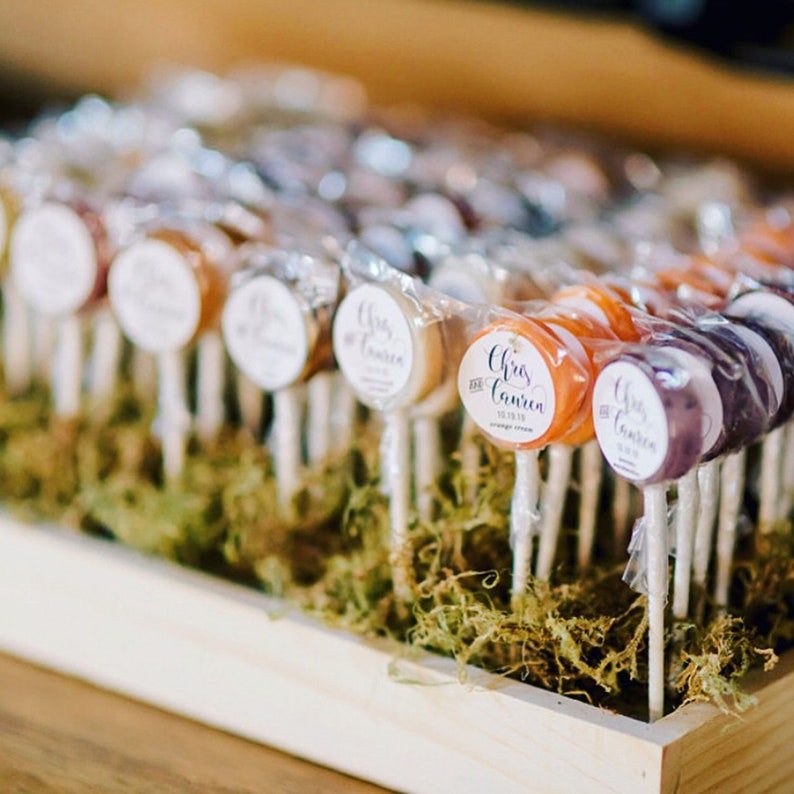 Affordable Edible Wedding Favors -  Spring and Summer Wedding Lollipops Favors