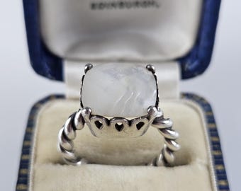 Anillo de plata de ley 925 con nácar, diseño de banda retorcida, talla UK J / US 5 / EU 49, contrastado, 5,35 g.