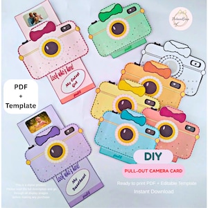 Könnte beinhalten: Eine Sammlung von DIY-Kamerakarten zum Herausziehen in verschiedenen Farben wie Pink, Grün, Gelb, Orange und Lila. Jede Karte verfügt über eine Schleife, eine Objektivgrafik und einen ausziehbaren Bereich mit Text wie Look who's here.