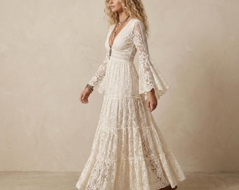 Vestido largo bohemio de encaje, vestido de novia bohemio con mangas acampanadas, vestido romántico etéreo para festivales.