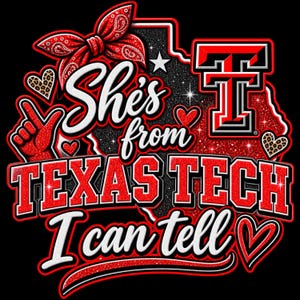 Texas Tech PNG, Hon är från Texas Tech, jag kan säga PNG, T-shirtdesign i röd Raider-stil, sublimering av Texas College Football, matchdag PNG