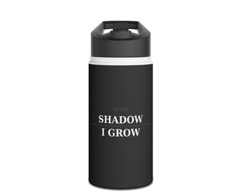 Garrafa Térmica "Na Sombra Eu Cresço" | Aço Inoxidável com Design Escuro | Garrafa Térmica Motivacional | 350ml, 530ml e 950ml