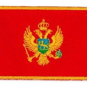 Toppa con la bandiera del Montenegro