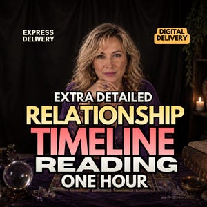 Puede incluir: Una persona de cabello rubio con una blusa morada está sentada frente a una mesa con una bola de cristal y cartas de tarot. Los textos superpuestos dicen: EXPRESS DELIVERY, DIGITAL DELIVERY, EXTRA DETAILED RELATIONSHIP TIMELINE READING ONE HOUR.