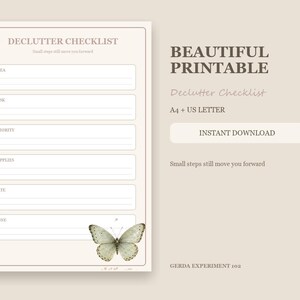 Op de afbeelding: Een beige printbare opruimchecklist met de tekst DECLUTTER CHECKLIST en Small steps still move you forward. Het formulier bevat velden voor Area, Task, Priority, Supplies, Date en Done, versierd met een gedetailleerde vlinderillustratie.