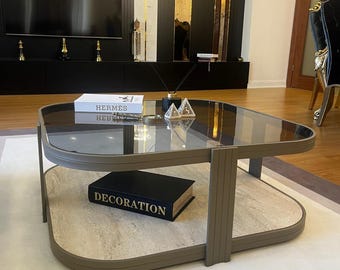 Grote salontafel van gerookt glas, moderne woonkamertafel met twee niveaus, modern metalen frame