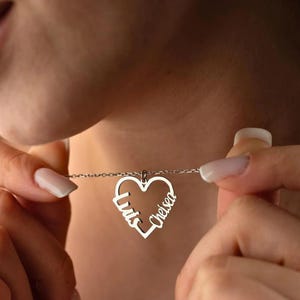 Cross-border 18K gold stainless steel necklace, personalized name heart letter pendant, European and American titanium steel jewelry.