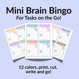 Może przedstawiać: Zestaw kart do gry Mini Brain Bingo z tekstem "Mini Brain Bingo For Tasks on the Go!" oraz "12 colors, print, cut, write and go!". Każda karta posiada siatkę pustych pól z kolorowymi nagłówkami oraz wybranymi kolorowymi kwadratami.