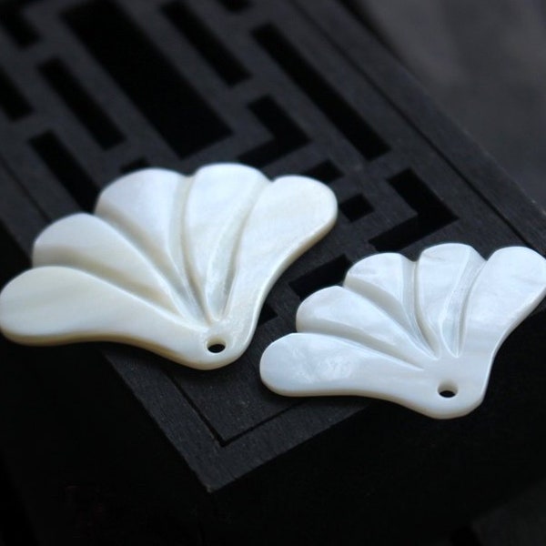 10pcs White Mother Of Pearl leaf Pendants, Natural Mother Of  Pearl Beads, Fan shaped Shell Charms,Hand-Carved Leaf Pendants,Jewelry Making