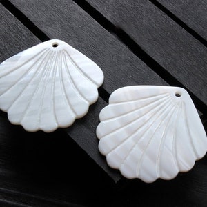 10pcs 38mm/48mm Mother Of Pearl Carved Fan Pendant,Natural Mother Of Pearl Beads,Carved Fan Shell ,White Shell Beads DIY,Jewelry Making, 159