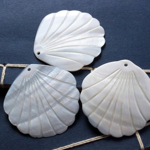 10pcs 48mm White Mother Of Pearl Carved Fan Pendant,Natural Mother Of Pearl Beads,Carved Fan Shell,White Shell Beads DIY,Jewelry Making, 261
