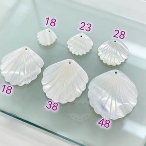 10 pcs 18 mm, 23 mm, 28 mm, 38 mm, 43 mm, 48 mm Pendentif éventail en nacre sculptée, Perles en nacre naturelle, Éventail sculpté, Perles en coquillage blanc, 159
