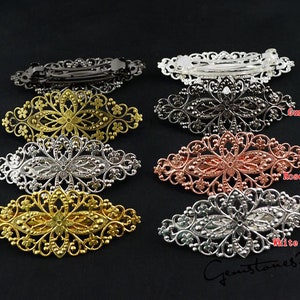Könnte beinhalten: Satz mit 6 dekorativen Haarklammern in verschiedenen Metalloberflächen: Bronze, Silber, Gold, Roségold, Weißgold und Gunmetal. Jede Klammer hat ein zartes, verziertes Design mit einem floralen Motiv.