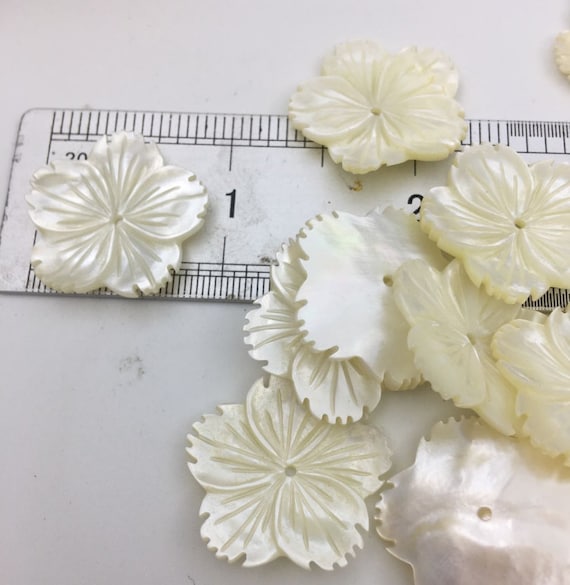 2pcs Mother of Pearl Shell Flower Beads, Natural Mother of Pearl