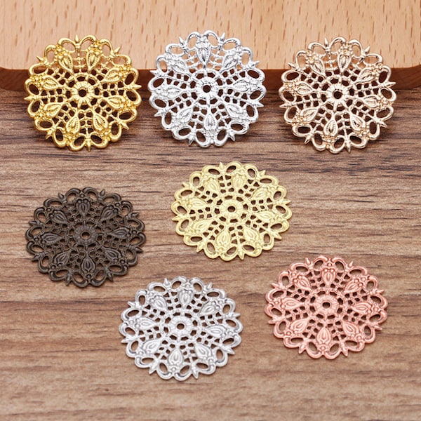 50pcs 25mm Brass Filigree Bijoux Clover Stampings Cab Base Connector Trouver pour les bonnets de perles, Brass Filigree Flower, Bijoux Making, 7 Couleurs