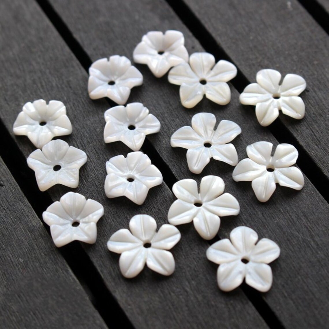 Haarschmuck Muschel-Blume Mit Perlen – Vergoldet, 28 Cm, Für Hochzeit & Fest