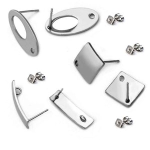 Puede incluir: Un conjunto de bases para pendientes de plata en varias formas, incluyendo ovalada, cuadrada y rectangular. Las bases están diseñadas para crear pendientes personalizados.
