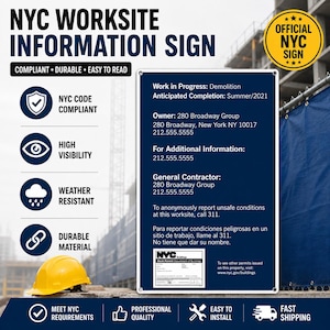 Op de afbeelding: Een rechthoekig blauw NYC-bouwinformatiebord met witte tekst over sloopwerkzaamheden, eigenaarsgegevens en contactnummers. Het bord bevat een vergunningsafbeelding, veiligheidspictogrammen en de tekst Official NYC Sign in een gele cirkel.