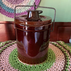 Vintage Robinson-Ransbottom Pottery Company (RRP Co.) stoneware crock.