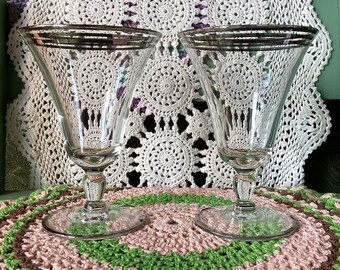 These vintage glasses are from the Mid-Century Modern era (1950s–1960s)