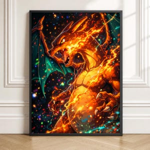 Puede incluir: Una impresión de arte mural rectangular vertical que muestra una criatura estilizada de color naranja similar a un dragón, envuelta en llamas amarillas y naranjas brillantes. La criatura tiene alas grandes con acentos verde azulado y garras.
