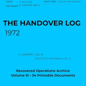 Könnte beinhalten: Ein helles cyanfarbenes Dokumentencover mit dem Titel THE HANDOVER LOG 1972 in schwarzer Schrift. Es enthält FORM SRE-OB-06, OBSERVATIONS, NOTEBOOK VOL. III, Datum 11. April 1975, Ingenieur P. OKAFOR, SRE-3, Shift Ref OB-0411 und Recovered Operations Archive Volume III.
