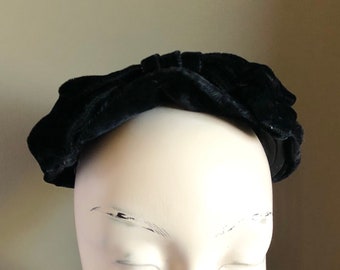 Vintage 1950s Black Velvet Caplet Hat with Bow | 1950s hat | 1950s Black Hat