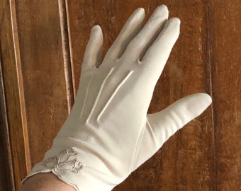 Vintage 1950s Embroidered Beige 2-button Length Gloves | 1950s Ladies Gloves