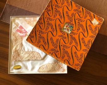 Vintage 1950s Box of Irish Linen Embroidered Ladies Handkerchiefs | 1950s Linen Hankies
