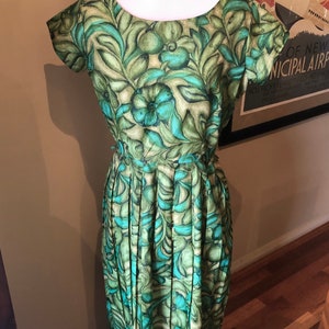 Vintage 1950s Green and Blue Foral Dress Bust 37 1950s green dress image 5