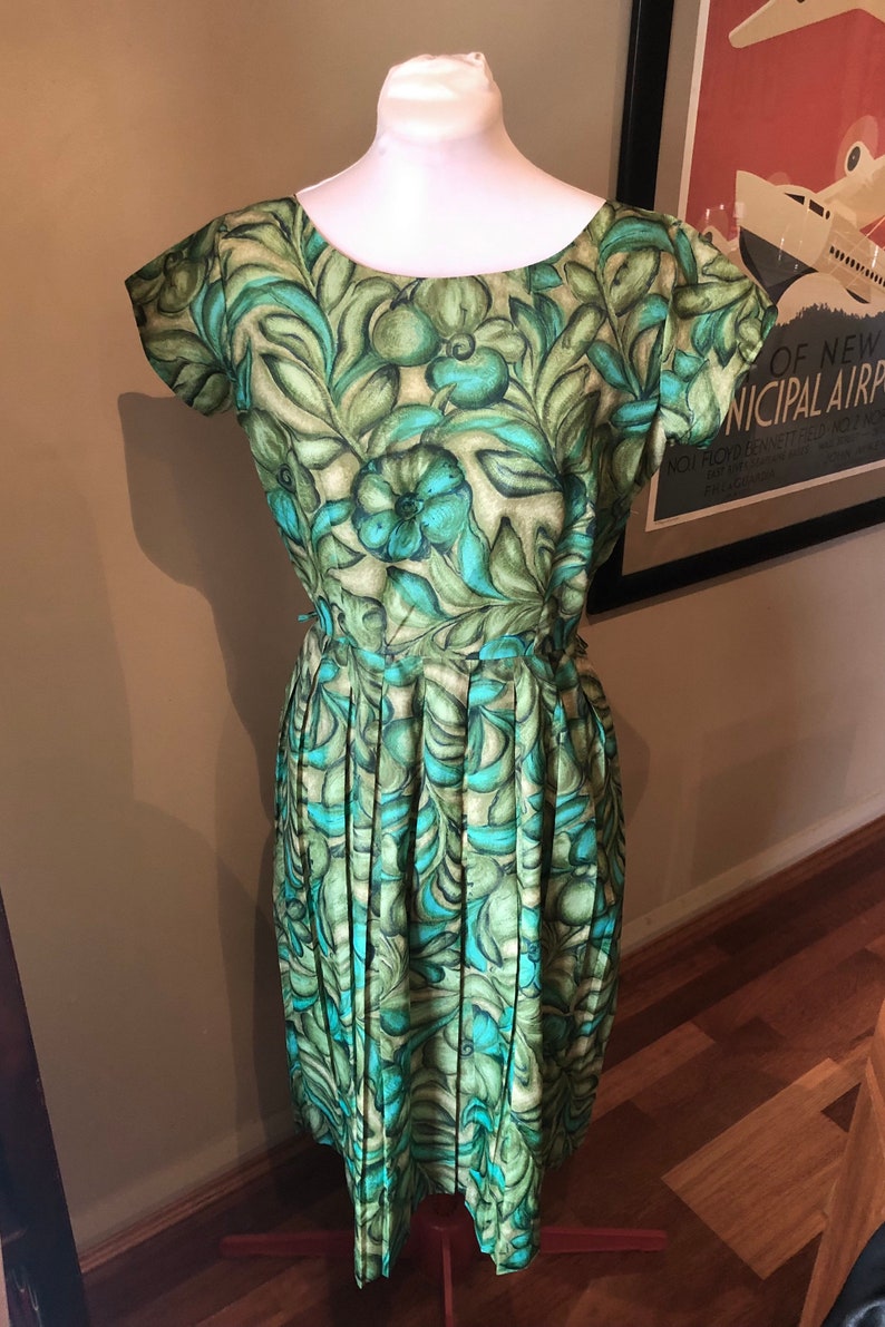Vintage 1950s Green and Blue Foral Dress Bust 37 1950s green dress image 5