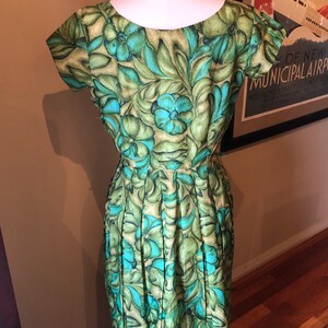 Vintage 1950s Green and Blue Foral Dress Bust 37 1950s green dress image 4