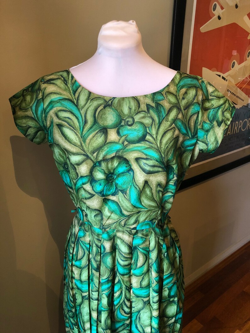 Vintage 1950s Green and Blue Foral Dress Bust 37 1950s green dress image 2