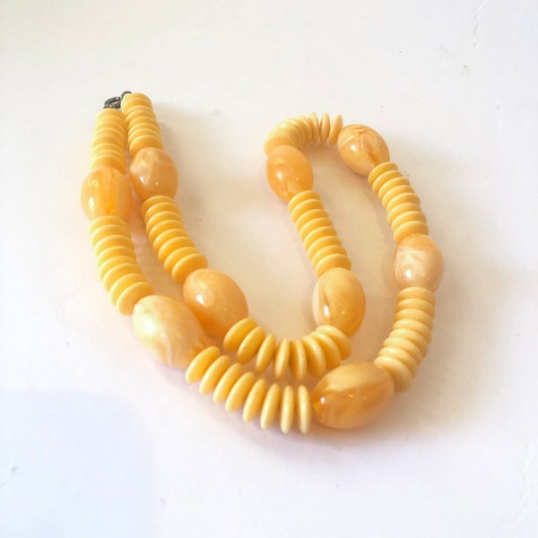 Vintage 1970s does 40s Beaded Marbled Plastic Necklace | 70s does 40s Necklace