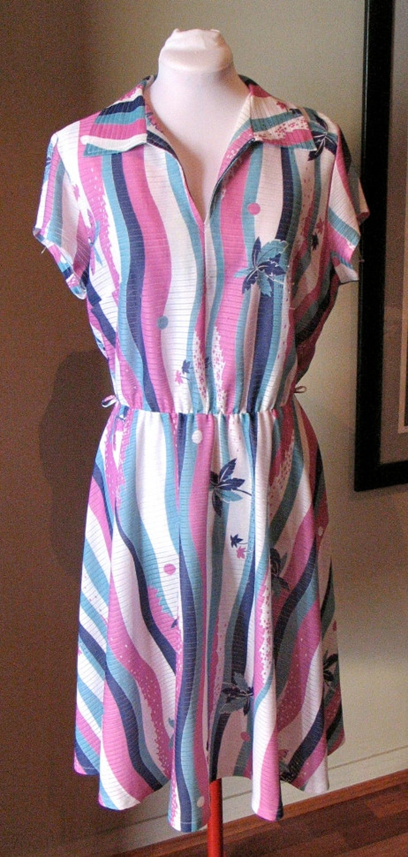 37 Bust Vintage 1970s Tropical Palm Tree Dress