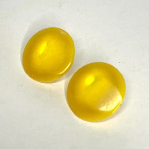 Vintage 1960s Yellow Lucite Moonglow Clip-On Earrings | 1960s Yellow Earrings