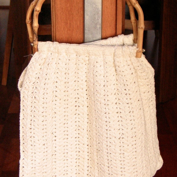Se encarga de vintage de los años 50 el bolso de ganchillo con caña.