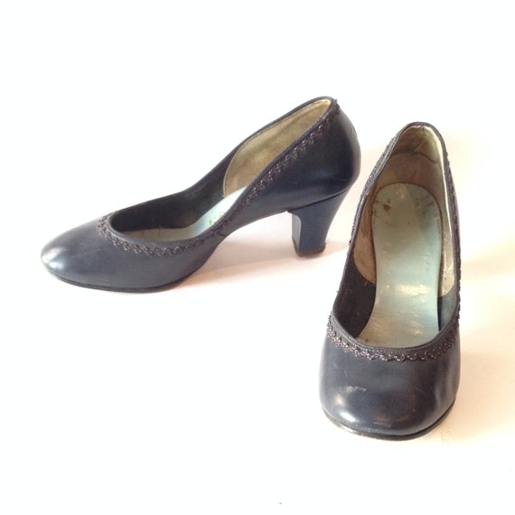 navy blue pumps shoes