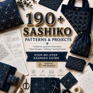 Op de afbeelding: Een verzameling Sashiko-borduurmaterialen inclusief een digitale PDF-gids, gedrukte steekkaarten, donkerblauwe stoffen items met wit geometrisch stikwerk, een klein trekkoordzakje, een etui met rits, een schaar en wit garen.