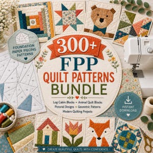 Puede incluir: Una colección de patrones de acolchado con papel con un letrero circular central con el texto 300+ FPP QUILT PATTERNS BUNDLE, rodeado de varios bloques acolchados que incluyen un oso, una casa, una flor y un zorro.
