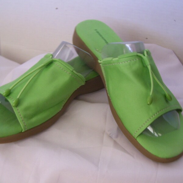 SALE 20% Off  Grasshopper //  Keds Sandals Women's Size 11  Pretty Grass Green  Summer Beach Resort Wear