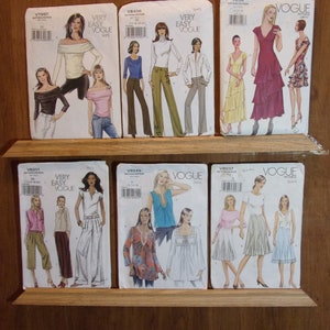 Patron Vogue 7997, Vogue 8456, Vogue 8249, Vogue 7258, Vogue 8201, Vogue 8037, hauts tuniques, pantalons, robe à volants, pantalons larges, corsaire