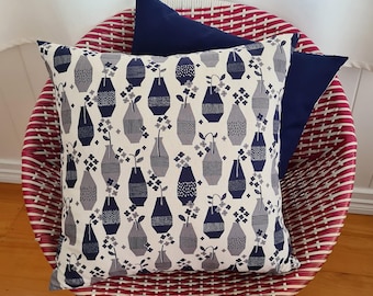 Vintage vases (indigo/grey) linen cushion cover
