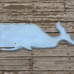 Walvissnijwerk, 36&quot; hangende houten walvis, rustieke walvis, houten walvis, nautisch, strandhuis, kinderdagverblijfdecor, blauwe vinvis, Vaderdag, vader