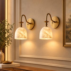 Handgjord vägglampa i alabastermässing, traditionell kupollampa