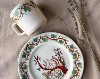 Juego de tazas con plato y diseño de ardilla de Tiffany & Co., Johnson Brothers, fabricado en Inglaterra.