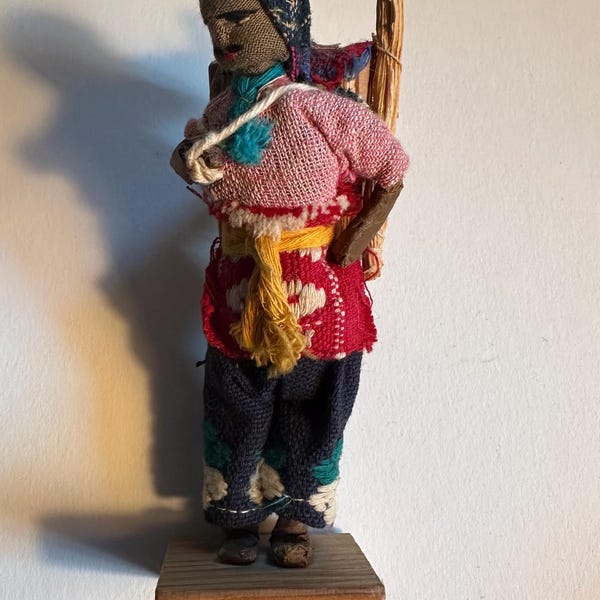 Vintage Guatemalan Folk Art Doll 6 Inch, Handcrafted  Vendor traveler, Mid Century Folk