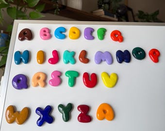 Imanes de arcilla hechos a mano con letras del alfabeto / Letras coloridas para el refrigerador, decoración personalizada con nombre